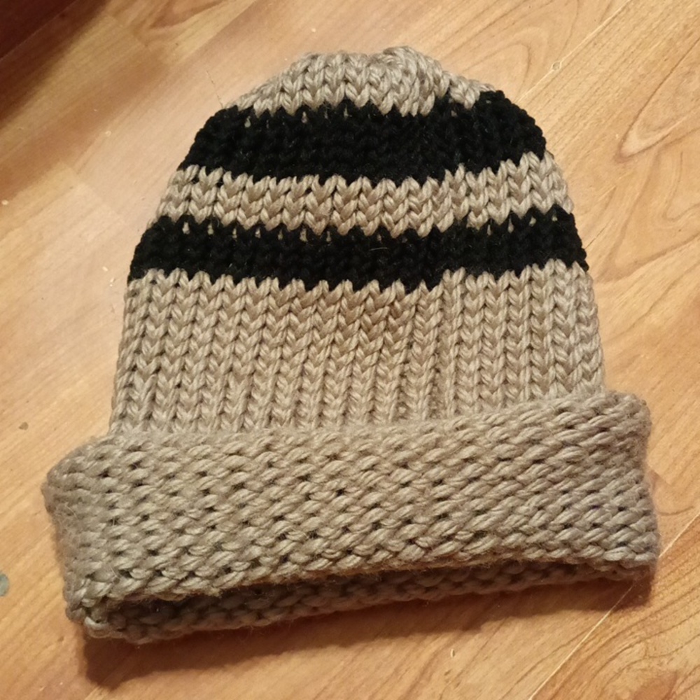 Adult sz Black Brown Knit Beanie hat yarn